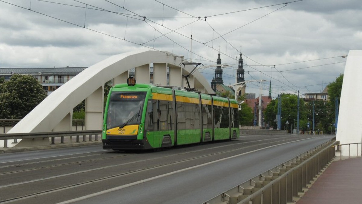 Jutro sparaliżowane będzie centrum Poznania. Na wniosek wielkopolskiej policji dla ruchu kołowego, tramwajowego i pieszego zamknięte zostaną ważne skrzyżowania, m.in. przy zbiegu Garbar i Estkowskiego, Królowej Jadwigi i Drogi Dębińskiej, przy pl. Bernardyńskim, Jana Pawła II i Baraniaka, a także rondo Rataje i Śródka. Ma to związek ze śledztwem ws. zabójstwa Ewy Tylman, do którego miało dojść w listopadzie ub. roku w Poznaniu.