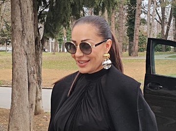 Ceca nosi TORBU od 350.000 dinara: Folk diva grmi na snimanju Zvezda Granda, svima su PALE VILICE KADA SE POJAVILA