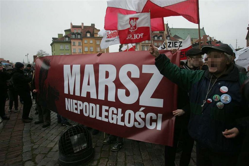 Tysiące policjantów w Warszawie. Marsz narodowców i jego blokada