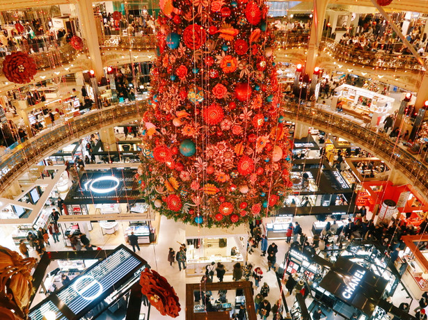 Centrum handlowe. Dekoracje świąteczne.