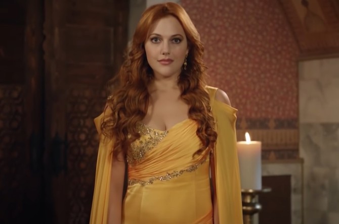 Sultaniju Hurem u seriji je odigrala glumica Merjem Uzerli
