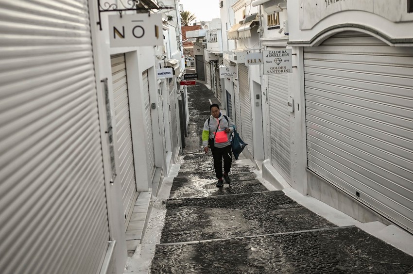 Prazne ulice Santorinija nakon serije zemljotresa