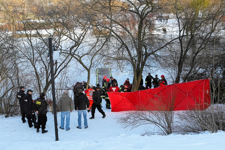 Akcja ratunkowa. Park Moczydło w Warszawie