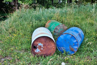 Sprzedawcy nie poniosą odpowiedzialności za toksyczne odpady. Samorządowcy pod ścianą