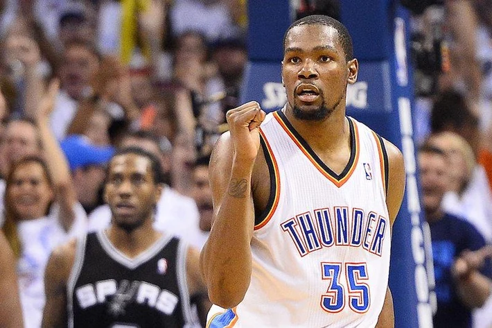 29. Kevin Durant (koszykarz) – 54 mln dol.