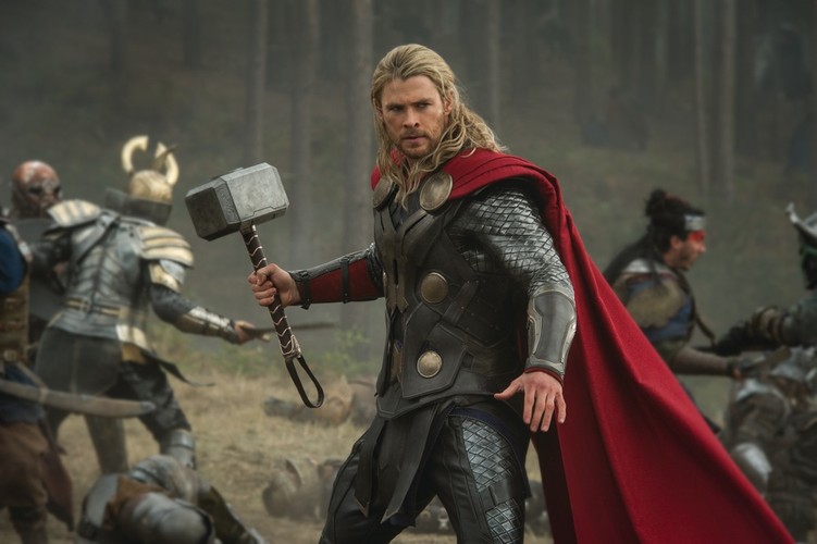 Chris Hemsworth w filmie 'Thor: Mroczny świat'