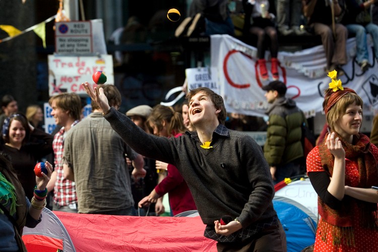 Manifestacje antyglobalistow przeciw szczytowi G20 w Londynie