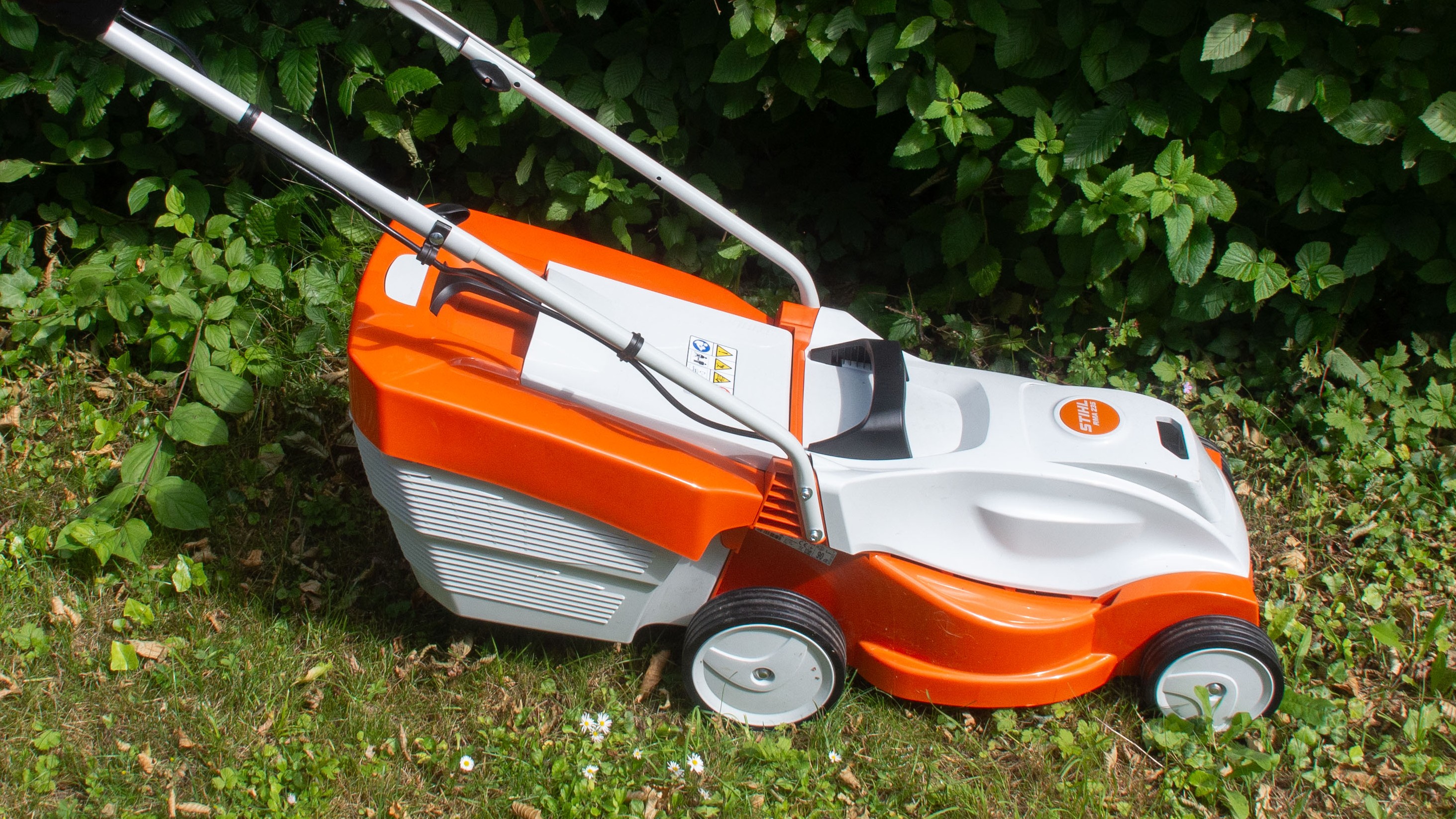 Akku-Rasenmäher Stihl RMA 235.1 im Test: kompakt, wendig und gut