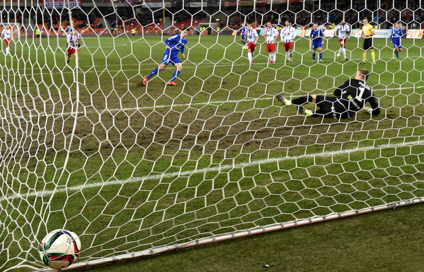 Ekstraklasa: Pilkarze Podbeskidzia i Ruchu trafiali tylko z rzutów karnych