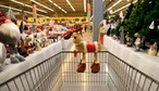 Świetne wieści dla konsumentów. Za te produkty zapłacą mniej w okresie przedświątecznym, niż rok temu