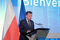 Szef MON: Zatwierdziłem umowę na bezzałogowce systemu Gladius