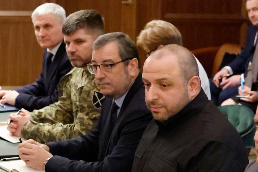 Ukrajinska delegacija (L-D) Oleg Ivaščenko, Andrij Hnatov, Vadim Skibicki i Rustem Umerov na sastanku u Halendejl Biču na Floridi 30. novembra