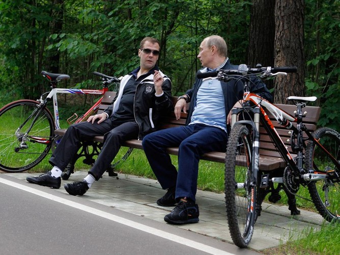 W czasie przerwy na odpoczynek dyskutowali o dymisjach na szczytach władzy