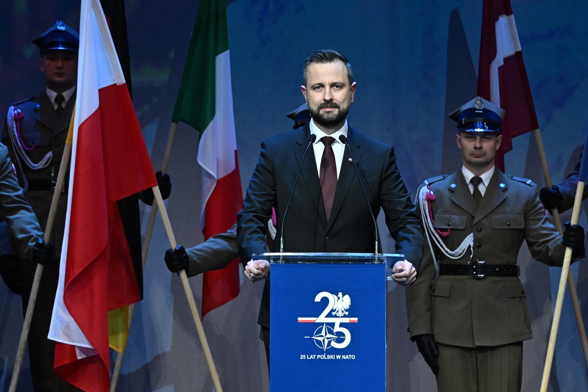 Wicepremier, minister obrony narodowej Władysław Kosiniak-Kamysz podczas gali z okazji 25. rocznicy przyjęcia Polski do Sojuszu Północnoatlantyckiego, w Teatrze Wielkim - Operze Narodowej w Warszawie