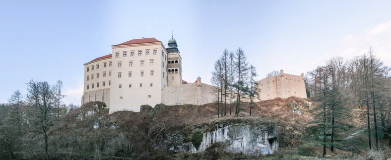 Zamek Pieskowa Skała przed i po remoncie