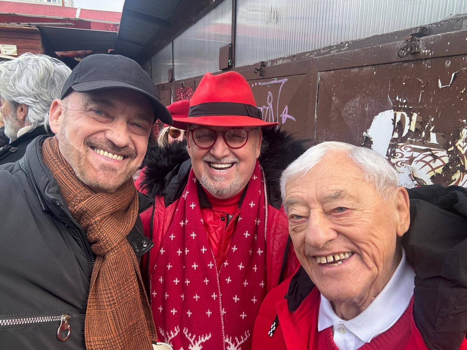 Krst na trhovisku Miletičova prilákal známe tváre.