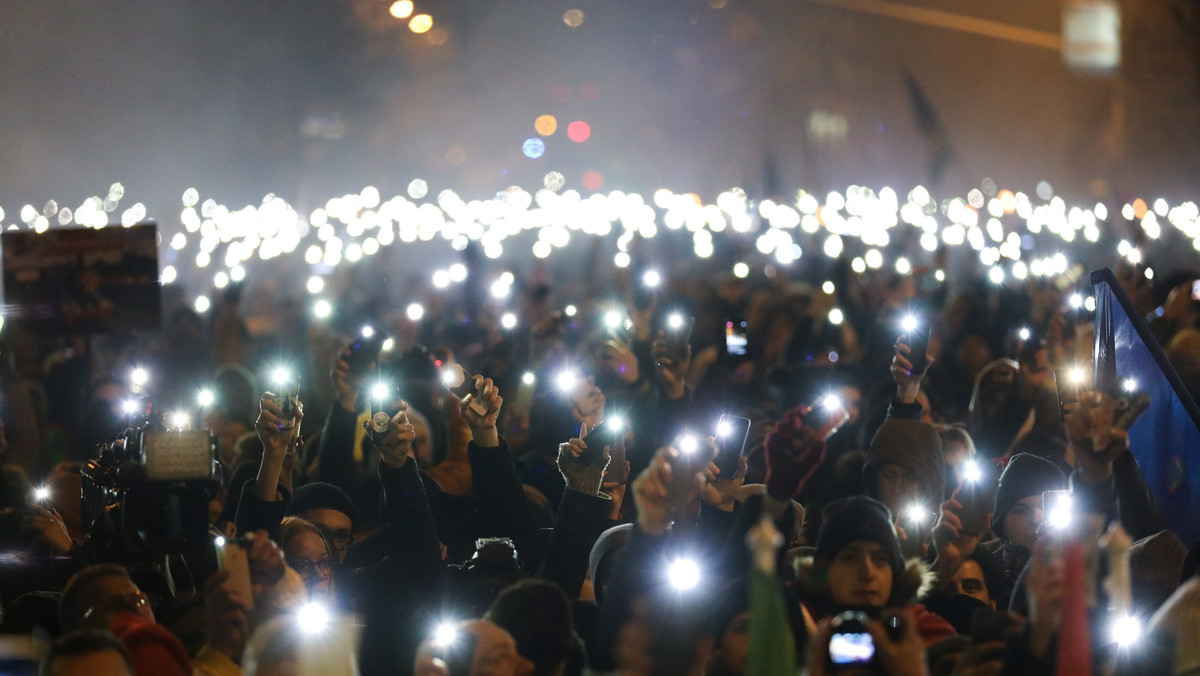 Węgrzy protestują przeciwko nowym przepisom kodeksu pracy