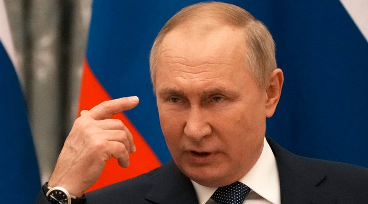 Vlagyimir Putyin orosz elnök az Emmanuel Macron francia elnökkel közösen tartott sajtóértekezleten a moszkvai Kremlben 2022. február 7-én.MTI/AP Pool/Thibault Camus