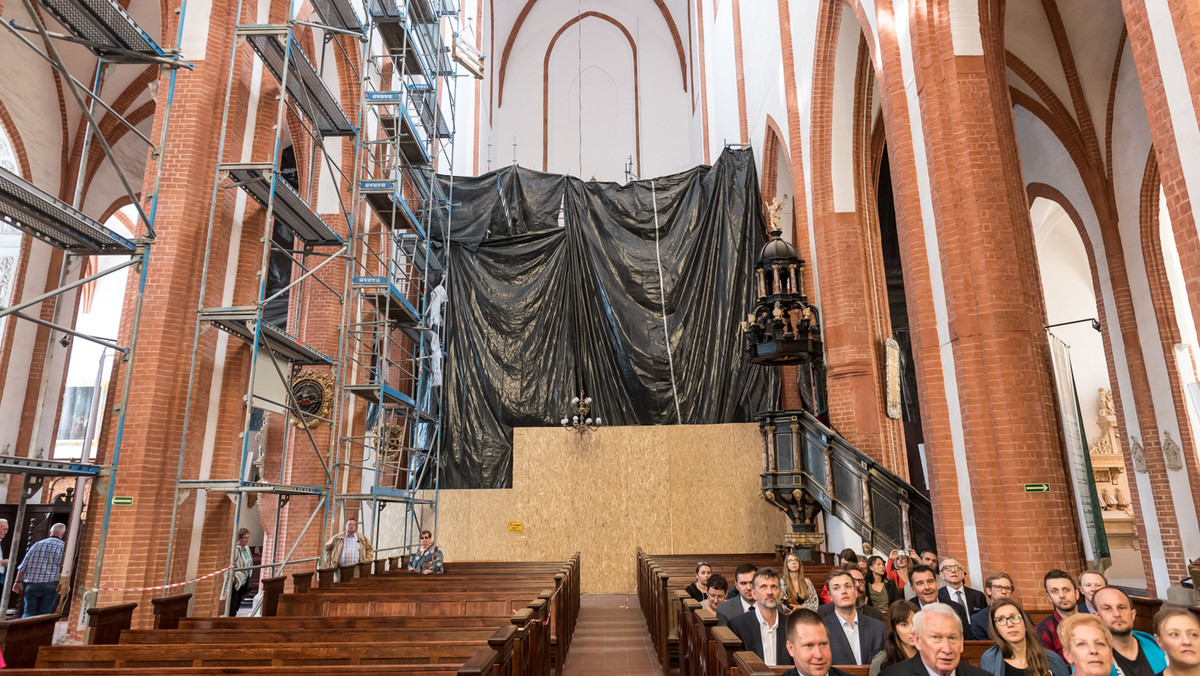 Do 2022 roku za prawie 20 mln zł mają zostać odbudowane barokowe organy Michaela Englera, które zostały zniszczone podczas pożaru w kościele Garnizonowym w 1976 roku. Umowę w tej sprawie już podpisano.