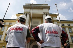 Stoczniowcy zakończyli pikietę przed domem premiera