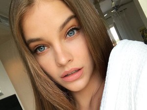 Palvin Barbi a Hungaroringen meglepő helyen bukkant fel!
