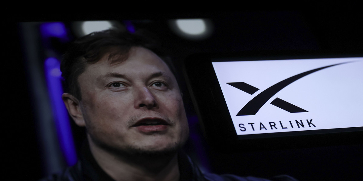 System Starlink zbudowany pod skrzydłami Elona Muska okazał się idealny na czas wojny. Na Ukrainie używają go obie strony konfliktu
