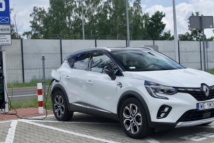 Renault Captur E-Tech. Francuzi mówią, że to "elektryk" ze wsparciem silnika spalinowego