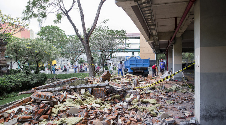 Több száz áldozata van az indonéziai földrengéseknek /Fotó: MTI/EPA/Made Nagi