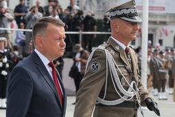 Szef MON Mariusz Błaszczak i szef Sztabu Generalnego Wojska Polskiego gen. Rajmund Andrzejczak