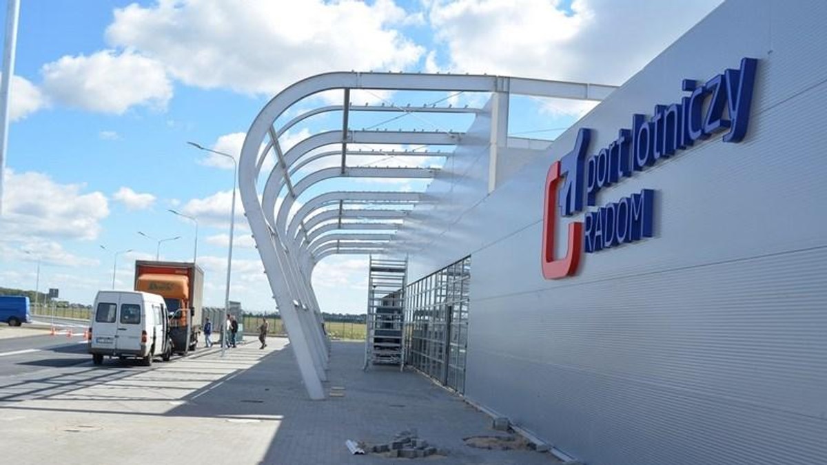 Budynek terminalu Portu Lotniczego Radom