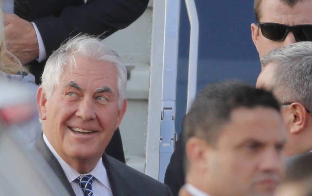 Rex Tillerson na lotnisku w Moskwie.