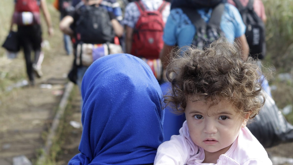 Ponad 500 tys. migrantów przekroczyło w tym roku zewnętrzne granice UE - poinformowała agencja ochrony granic Frontex. Tylko w sierpniu przybyło 156 tys. osób i był to piąty z rzędu miesiąc, gdy liczba przybyszów okazała się rekordowo wysoka.