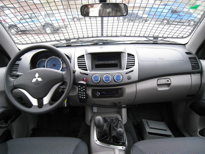 Jak dowiedział się dziennik.pl - całkowita wartość przetargu to niemal 8,5 mln zł. W salonie podobny samochód (bez zabudowy policyjnej) kosztuje ok. 102 tys. zł - bez promocji