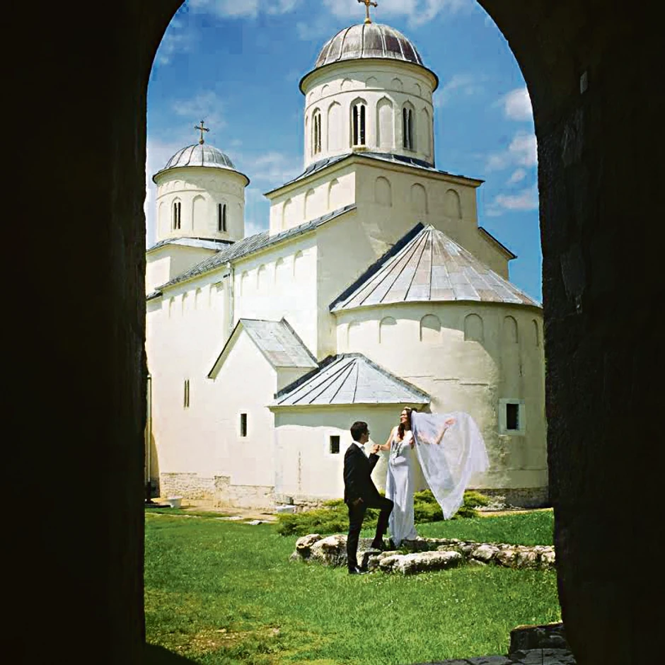 Nikola Rokvić  i Bojana  venčanje u manastiru Mileševa
