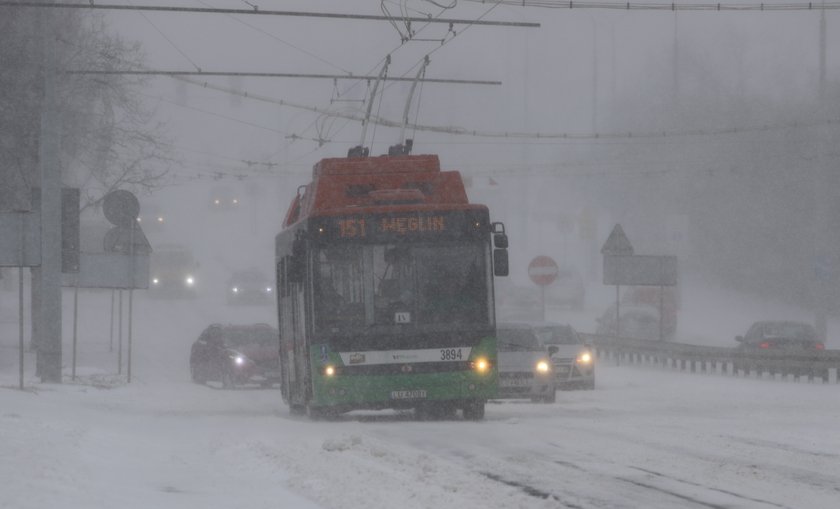 Pogodowy armagedon w całej Polsce! Zima znów zaskoczyła drogowców...