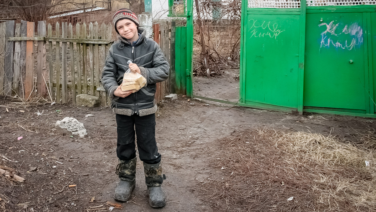 "Polski Zespół Humanitarny" wraz z grupą dziennikarzy relacjonujących konflikt na Donbasie, planuje zorganizować wyjazd do Polski dla dziesięciorga dzieci dotkniętych wojną na Ukrainie. Pomóżmy im wyjechać do Żagiestowa i choć na tydzień zapomnieć o wojnie.