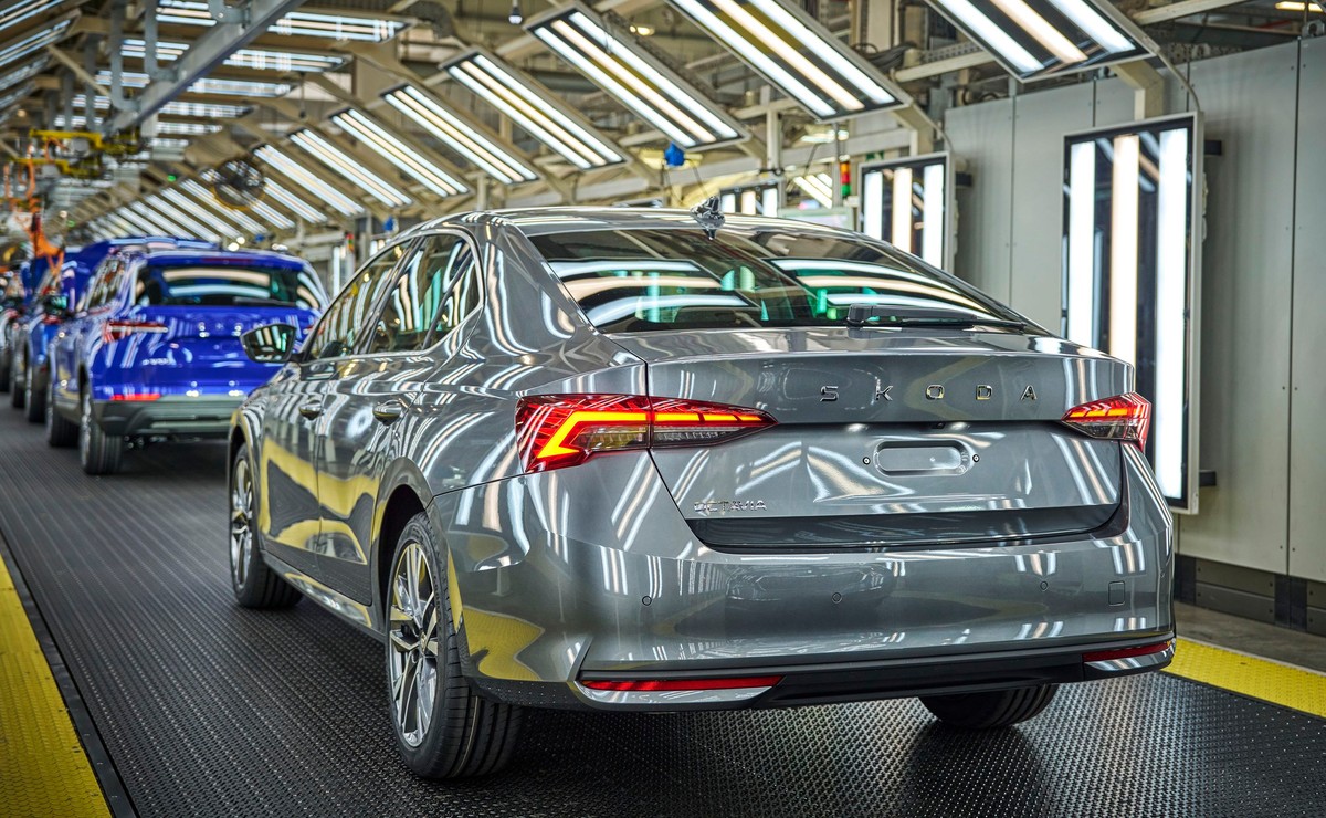 Pierwsza Skoda Octavia nowej generacji zjechała z linii produkcyjnej w fabryce w Kvasinach,