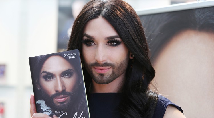 Amikor 2015-ben könyv is szólt Conchita Wurstról. Fotó: Northfoto