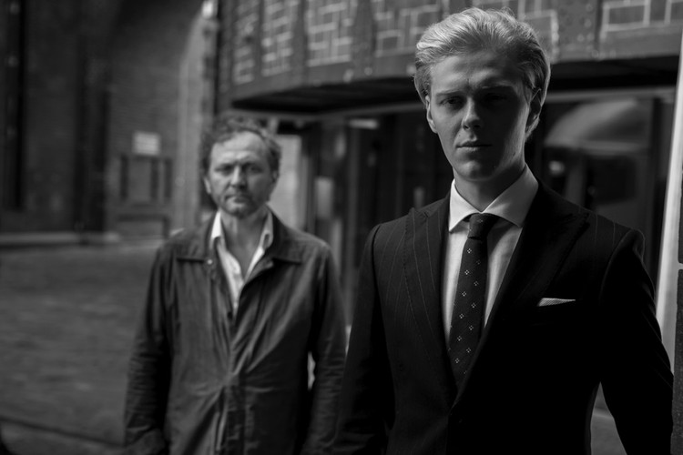 jakub Gierszał oraz Andrzej Chyra w filmie 'Pomiędzy słowami'