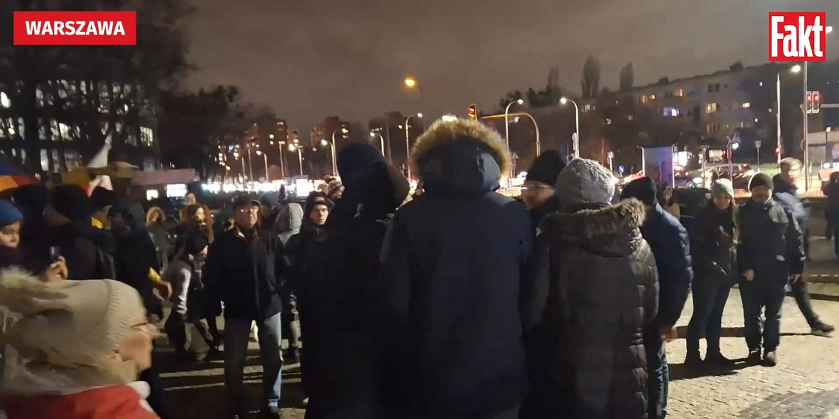 Protesty pod siedzibami TVP. Manifestacje w obronie starej ekipy.