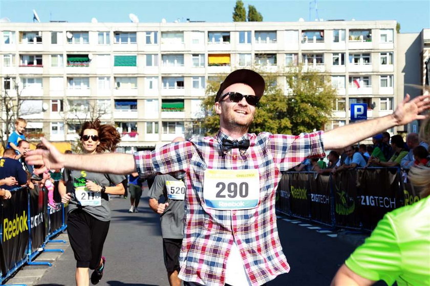 Celebryci skaczą po oponach