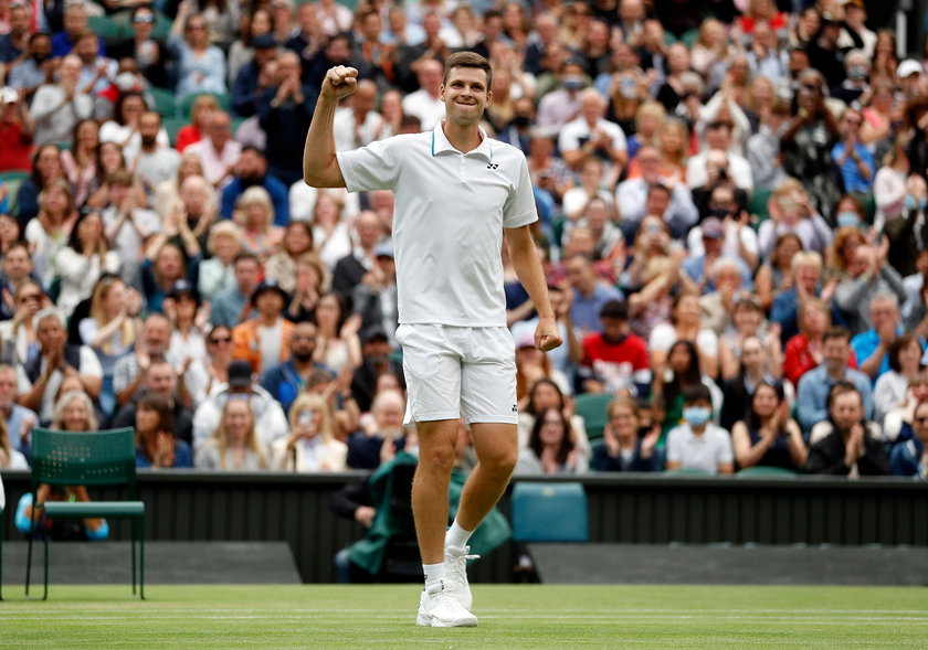 Ćwierćfinał Wimbledonu, w którym Hurkacz zmierzył się z Rogerem Federerem (40 l.), przez lata swoim największym sportowym idolem, zakończył się zwycięstwem Polaka!