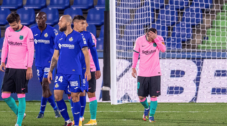 Szomorú Barcelona-játékosok a Getafe ellen elbukott bajnoki után. / Fotó: EPA/Rodrigo Jimenez