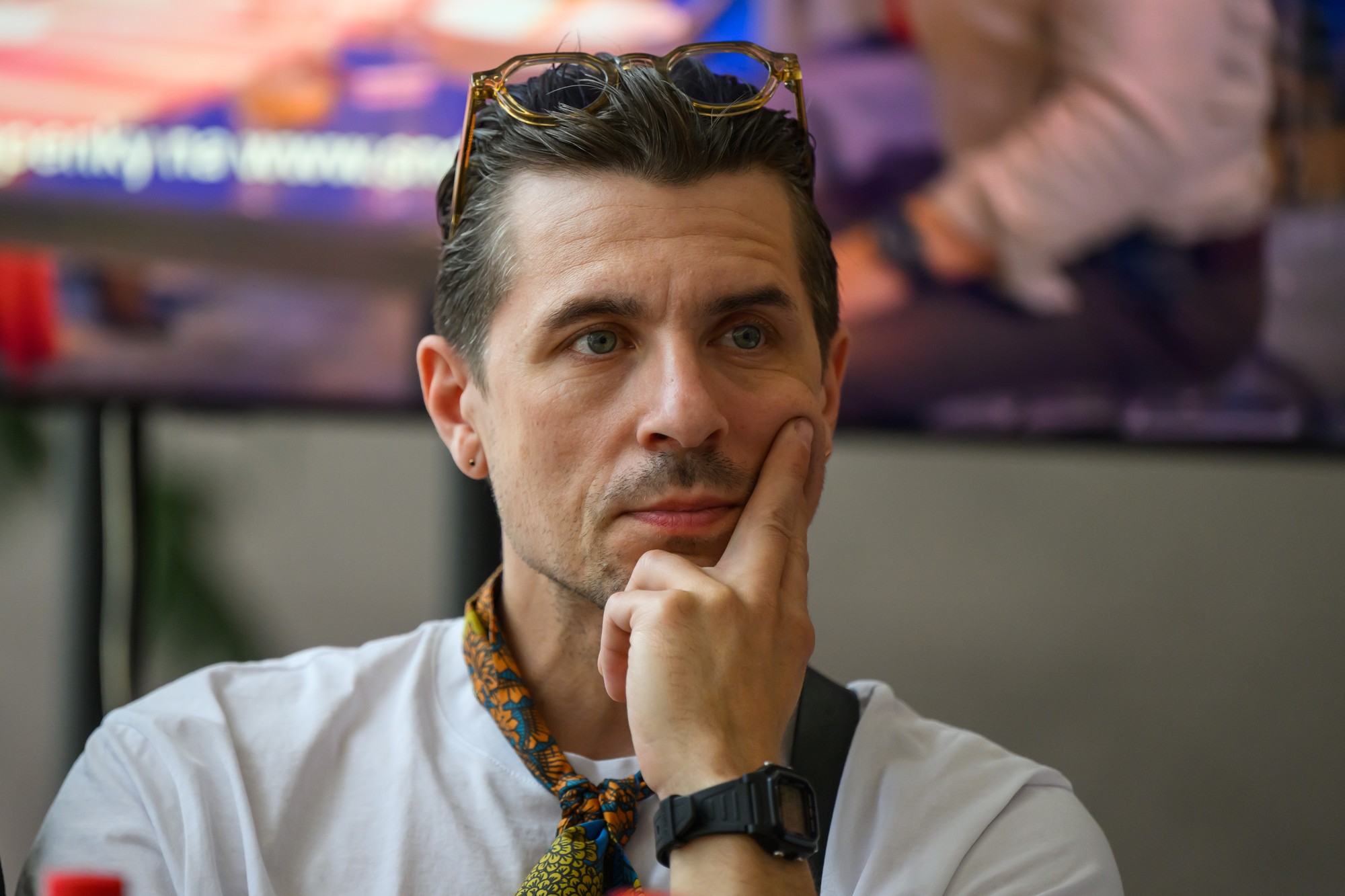 Herec Juraj Loj počas tlačovej konferencie k premiére Činohry SND: Amatéri.