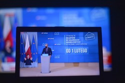 Koniec godzin dla seniorów. Rząd znosi część obostrzeń