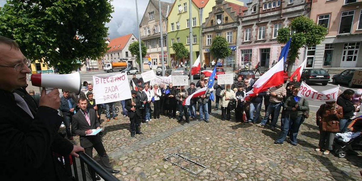 Zbojkotowali wybory, dostali drogę