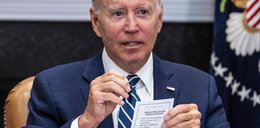Ups! Joe Biden przypadkiem ujawni coś takiego. "Wejdź, usiądź, wchodzi prasa, zabierz głos". Serio muszą mu to pisać na kartce?