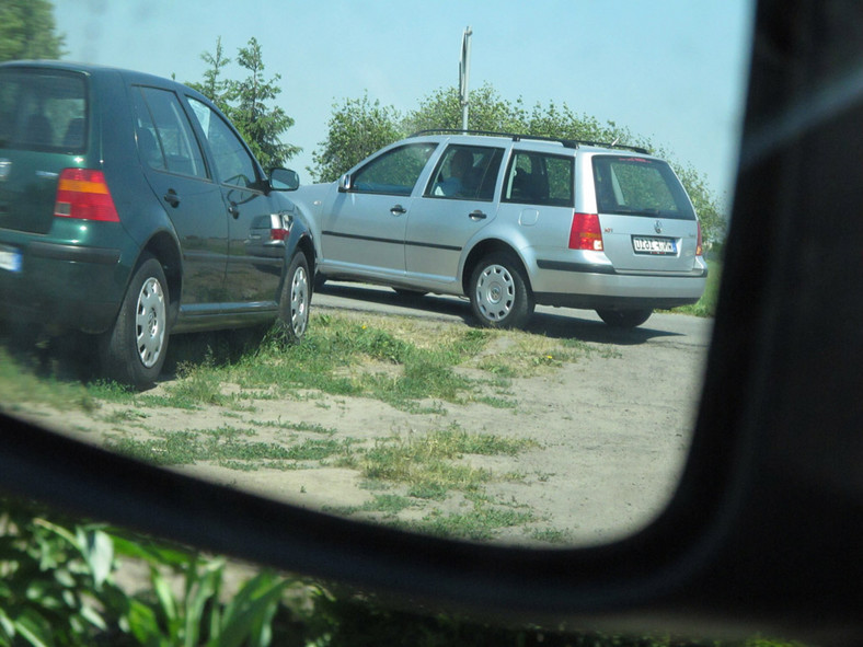 Szukamy auta z ogłoszenia. VW Golf smutny samochód na