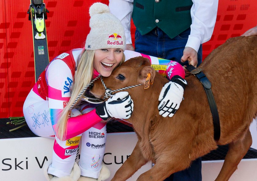 Lindsey Vonn z radości pozuje z krową!