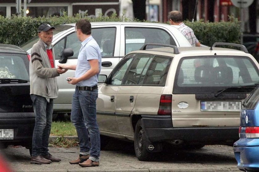 Poseł PO walczy z "parkingowymi"